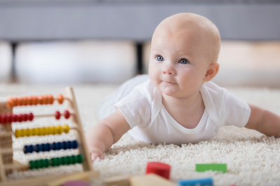Bebê aprende a escutar antes de falar; saiba como estimular desde já